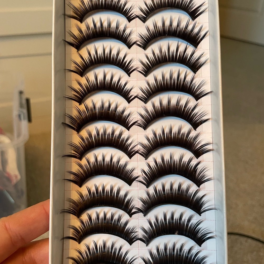 Eyelashes - Picture 2 of 3